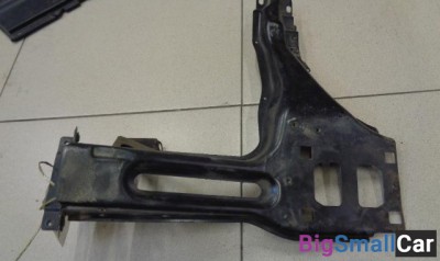 Кронштейн фар правый от Land Rover Range Rover 3 2002-2012