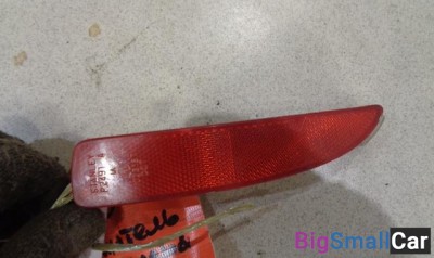 Отражатель бампера задний правый от Mazda Demio DY 2003-2007