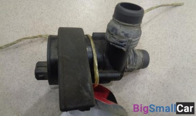Насос водяной (помпа) от Land Rover Range Rover 3 2002-2012
