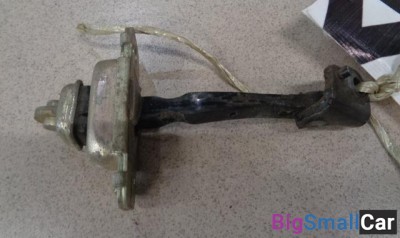 Ограничитель двери передней правой от Kia Shuma 2001-2004 - купить Краснодаре