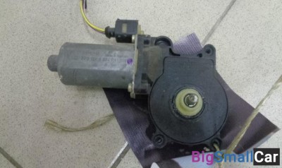 Моторчик стеклоподъемника передний правый от Ford Focus 1 1998-2005