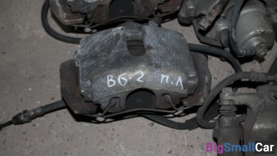 Суппорт передний левый Valkswagen passat b6