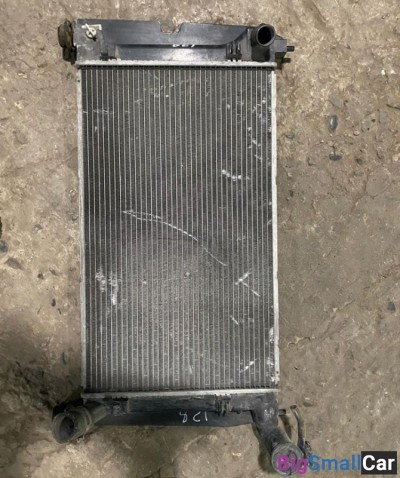 Радиатор охлаждения Toyota Avensis RH