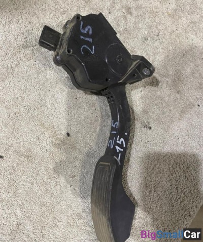 Педаль газа Toyota Corolla 150